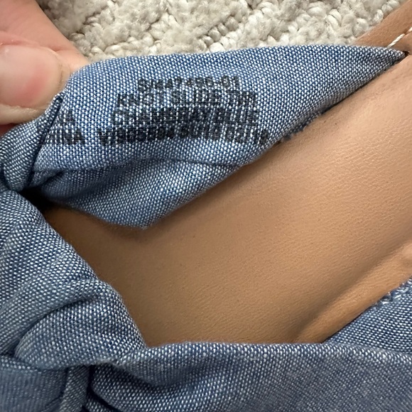 💙 Old Navy Denim Blue Bow Slide Sandals Sz 6 – Casual Summer Travel Vibes ☀️ - Picture 4 of 4